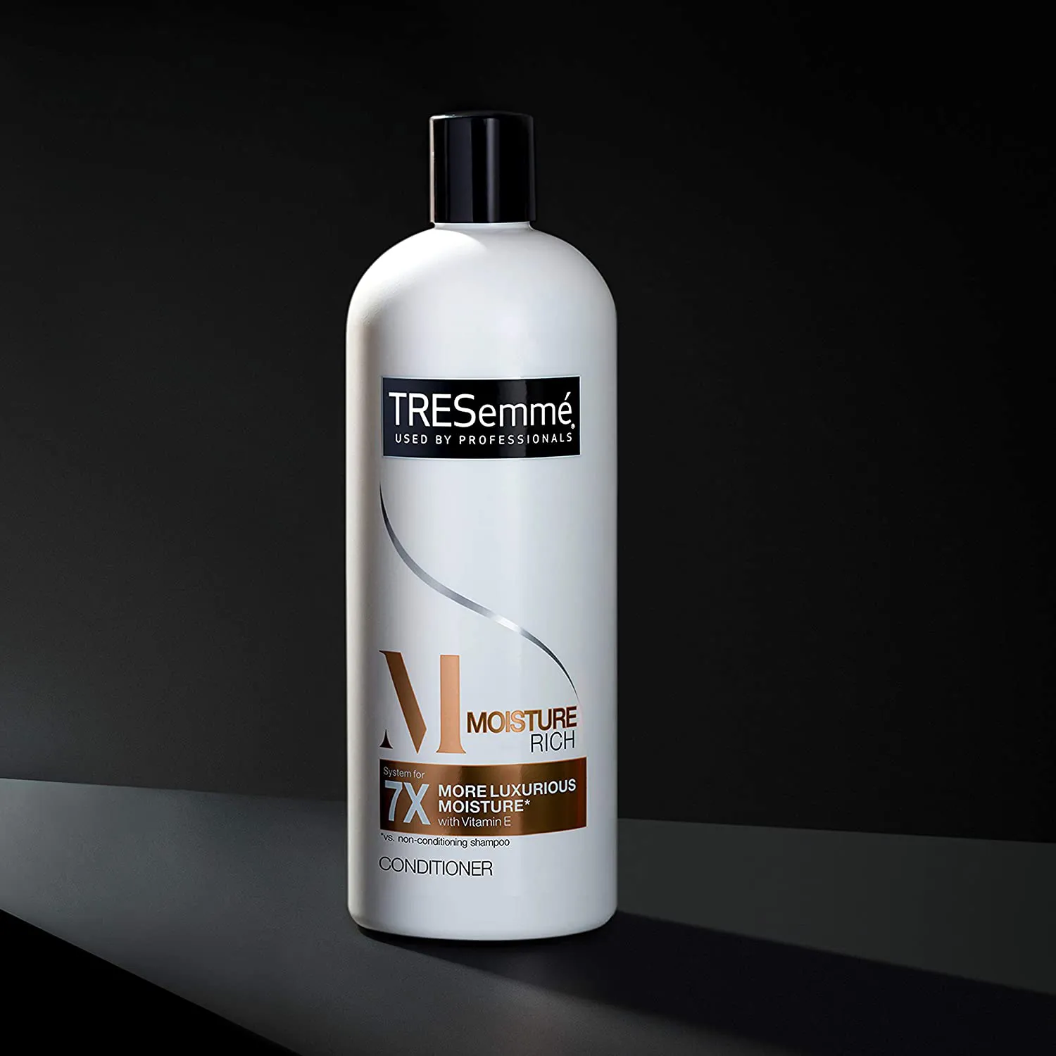 Tresemmé Conditioner for Dry Hair Moisture Rich Professional Quality Salon-Healthy Look and Shine Formulated with Vitamin E and Biotin, 28 Oz